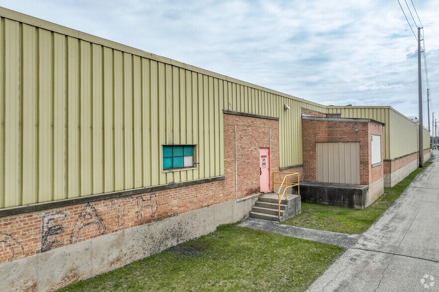 More Photos Of 10711-10785 Wolf Dr, Huntley Warehouse For Lease