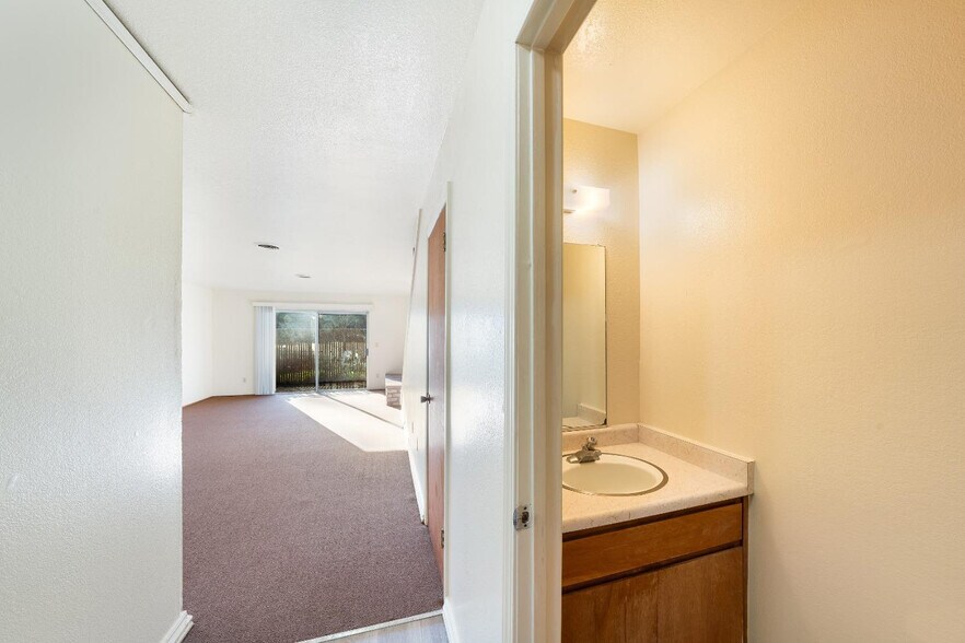 More Photos Of 960 Marlene St, Ukiah Apartments For Sale
