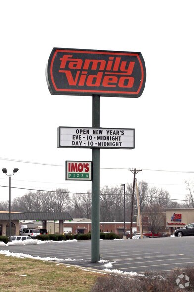 More Photos Of 14-26 W Karsch Blvd, Farmington Freestanding For Lease