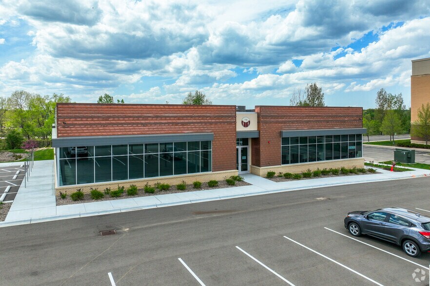 More Photos Of 796 Bielenberg Dr, Woodbury Office For Sale