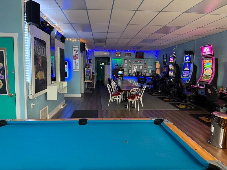 More Photos Of 130 Central Ave, Kincaid General Retail For Sale