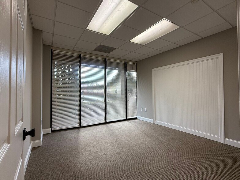 More Photos Of 4913 Summer Oak Dr, Buford Light Manufacturing For Lease