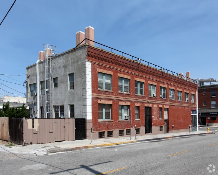More Photos Of 709 S Centre St, San Pedro Storefront Retail Residential For Sale
