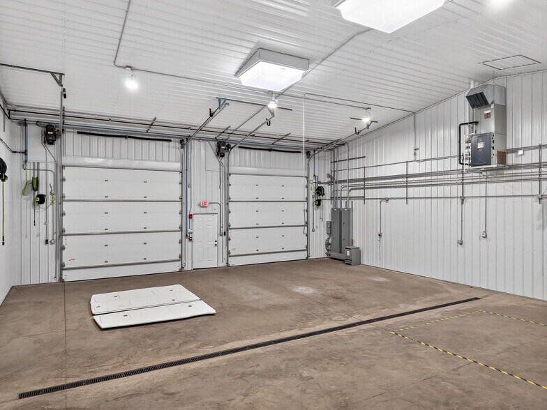 More Photos Of 1834 Outer Hwy 61 hwy, Moscow Mills Flex For Sale