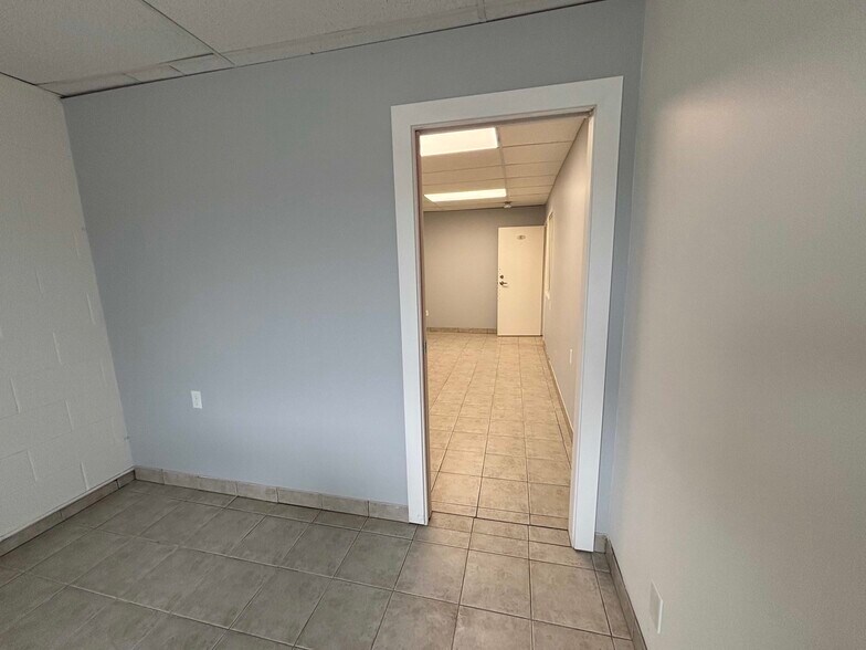 More Photos Of 2810 48 Av, Vernon Storefront Retail Office For Lease