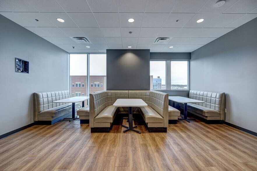 More Photos Of 6740 Rock Spring Rd, Wilmington Office For Lease