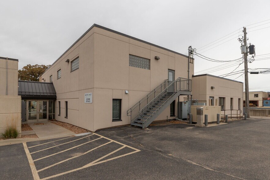 More Photos Of 213 S Oak Ave, Owatonna Office For Sale