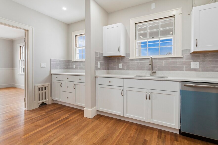More Photos Of 4-6 Common St, Stoneham Storefront Retail Residential For Sale