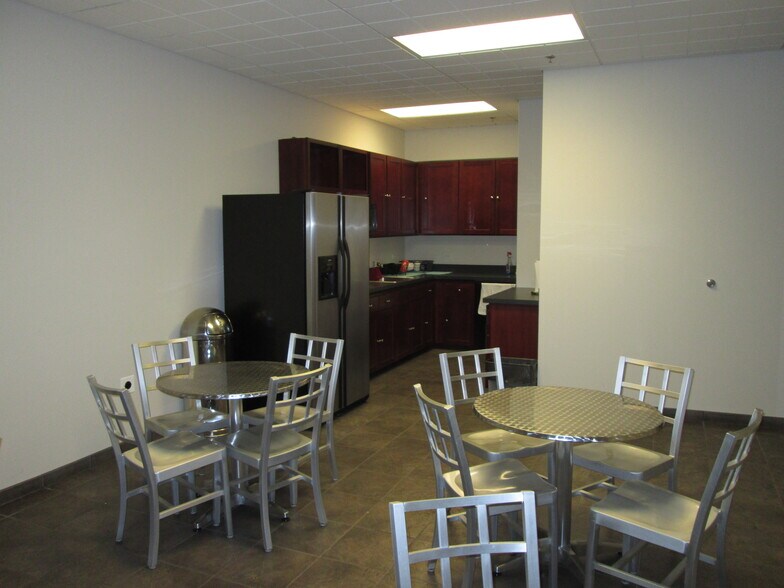 More Photos Of 1145 Mitchell Ct, Crystal Lake Flex For Sale