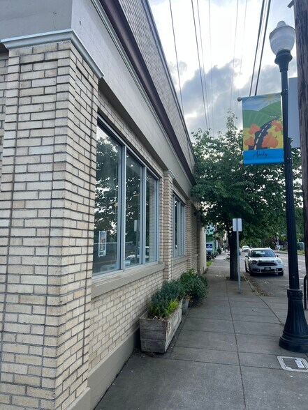 More Photos Of 502 Trade St, Amity Freestanding For Sale