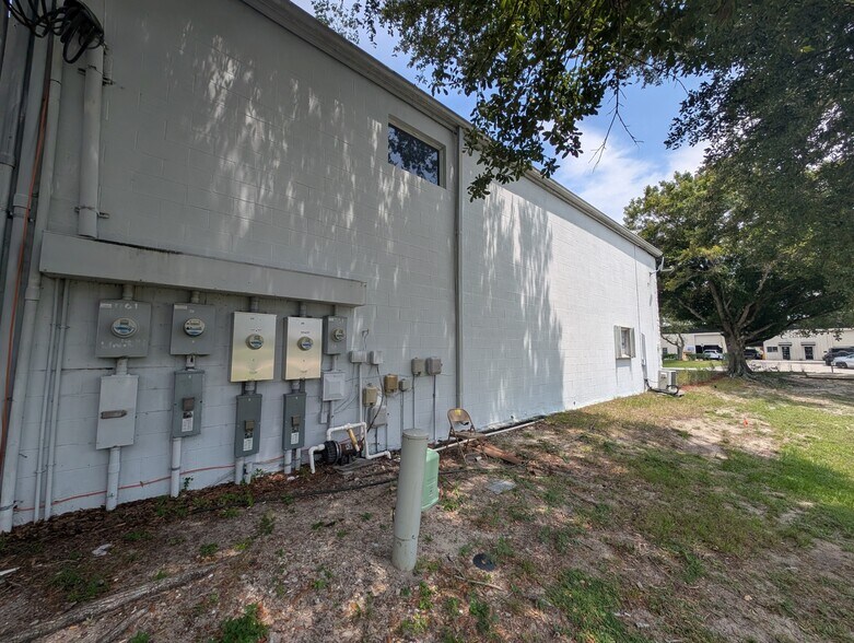 More Photos Of 861 SW Lakehurst Dr, Port Saint Lucie Distribution For Sale