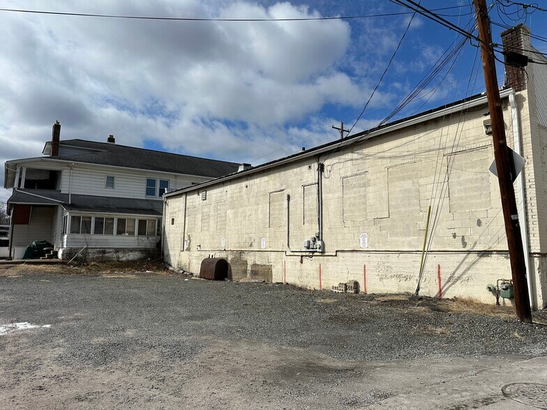 More Photos Of 574 W Main St, Plymouth Office Residential For Lease