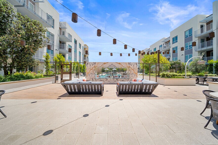 More Photos Of 585 Anton Blvd, Costa Mesa Apartments For Lease