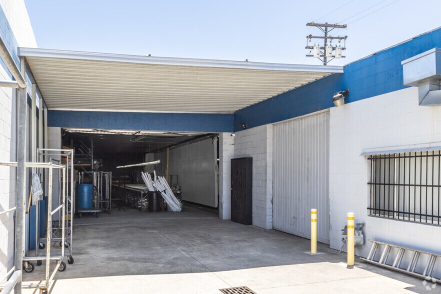 More Photos Of 4444 Union Pacific Ave, Commerce Warehouse For Sale