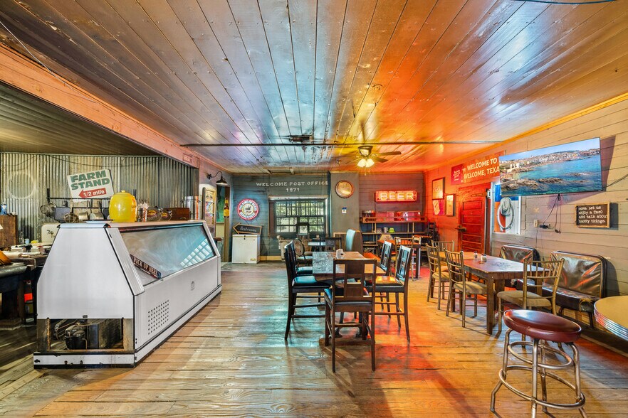 More Photos Of 12528 FM 109, Industry Bar For Sale
