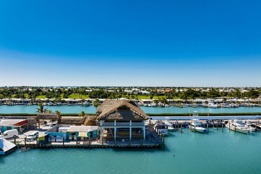 Primary Photo Of ICONIC FLORIDA KEYS WATERFRONT RESTAURANT – DOCK & DINE, Key Colony Beach Restaurant For Lease