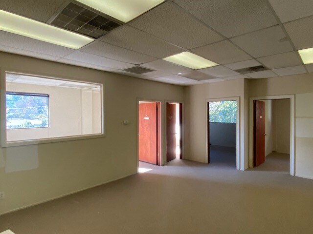 More Photos Of 4 Commercial Blvd, Novato Manufacturing For Lease