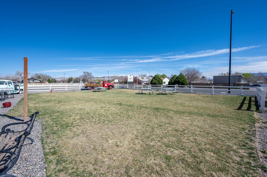 More Photos Of 581 29 Rd, Grand Junction General Retail For Sale