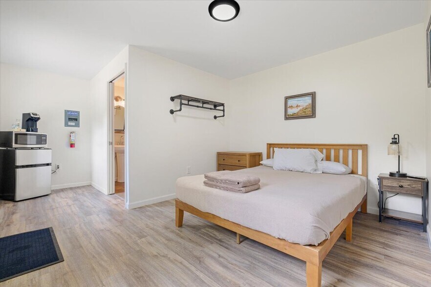 More Photos Of 64 White Dr, Milan Specialty For Sale