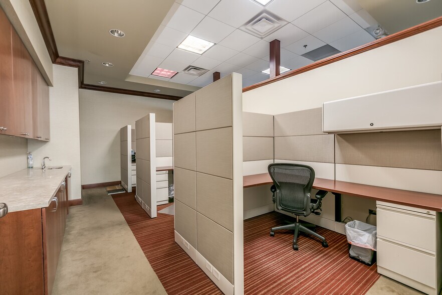 More Photos Of 2624 Patriot Blvd, Glenview Office For Sale