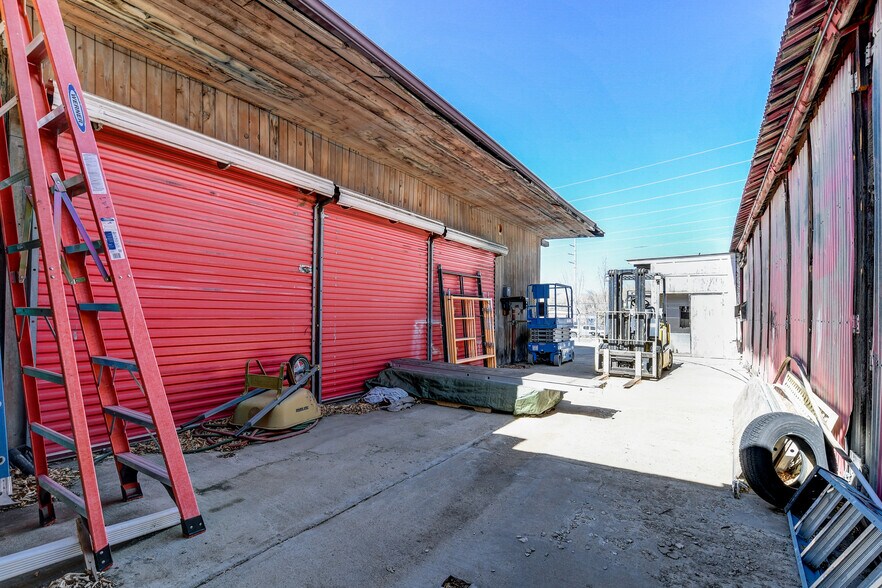 More Photos Of 495 E Z St, Prescott Showroom For Sale