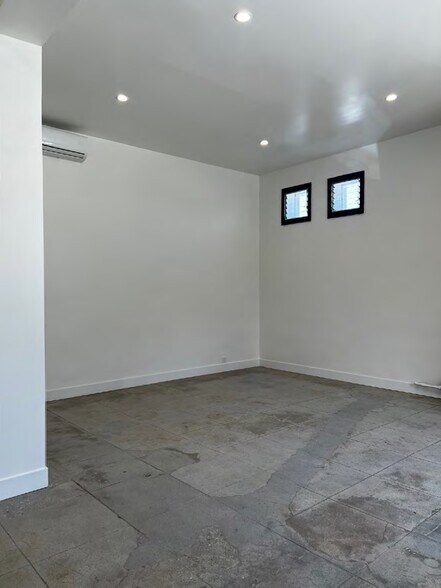 More Photos Of 7350 Beverly Blvd, Los Angeles Storefront Retail Residential For Lease