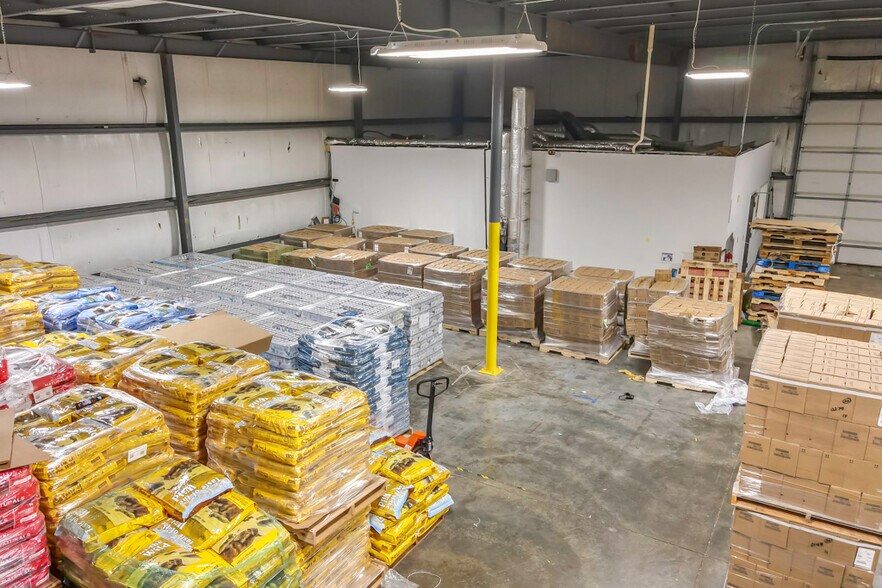 More Photos Of 2840 Mitthoeffer Pl, Indianapolis Warehouse For Sale