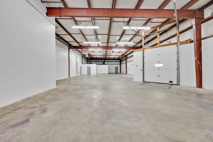 More Photos Of 179 Main St, Monroe Storefront For Lease