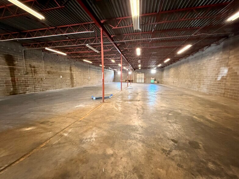 More Photos Of 2611 Irving Blvd, Dallas Distribution For Lease