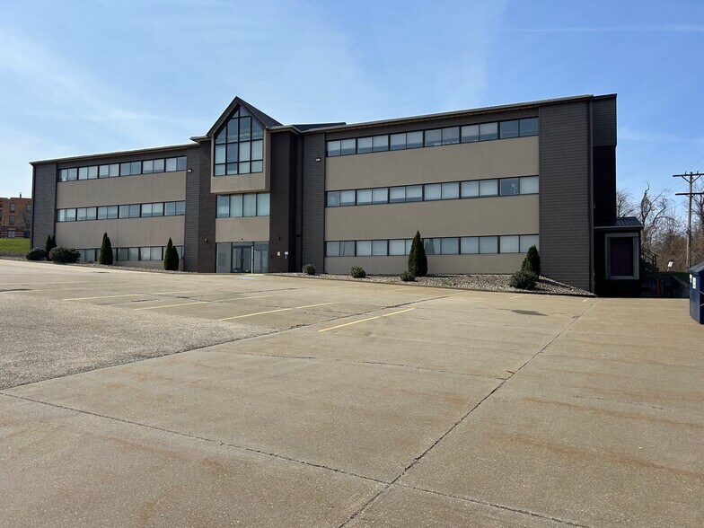 More Photos Of 20 Highland Park Dr, Uniontown Medical For Sale