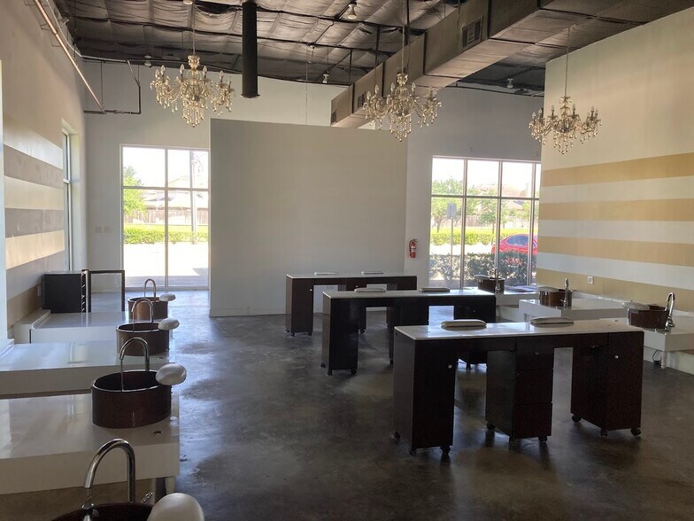 More Photos Of 12231 Northpointe Blvd, Tomball Storefront For Lease