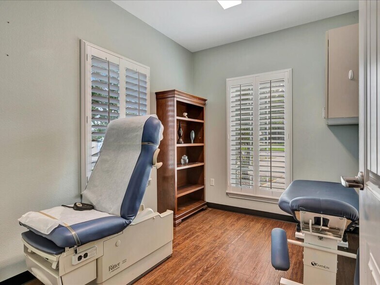 More Photos Of 203 Christie Dr, Lufkin Healthcare For Sale