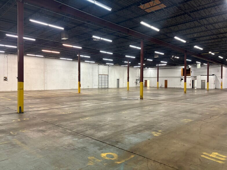 More Photos Of 30 Lafayette Pl, Kenilworth Warehouse For Lease