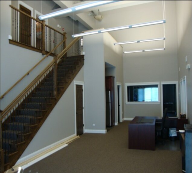 More Photos Of 501 Willow Blvd, Willow Springs Warehouse For Lease