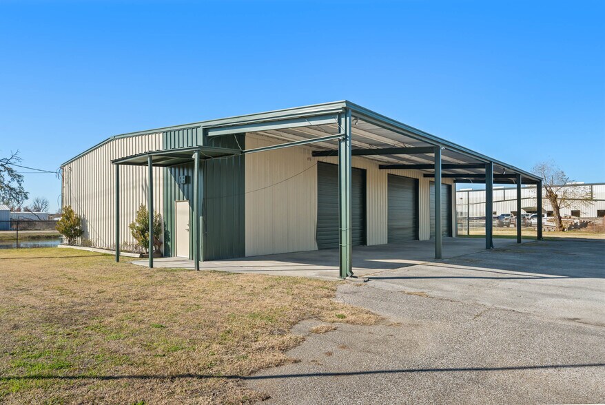 More Photos Of 6310 Deihl Rd, Houston Warehouse For Sale