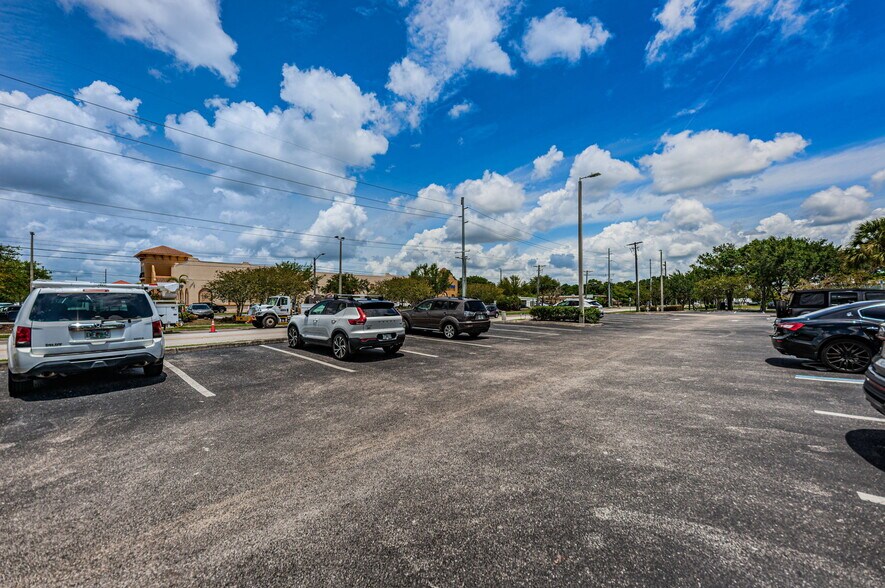More Photos Of 3937 Tampa Rd, Oldsmar Medical For Lease