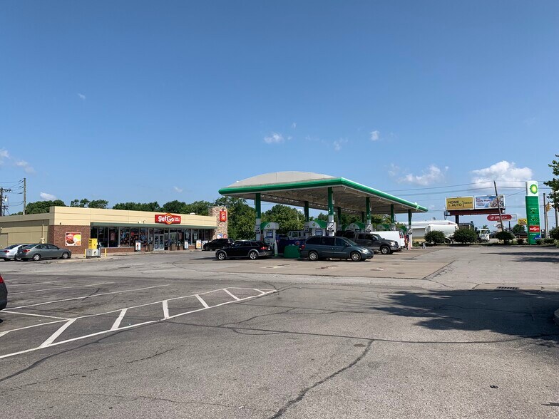 Primary Photo Of 4002 S East St, Indianapolis Convenience Store For Sale