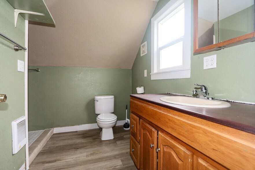 More Photos Of 1111 Chenault Ave, Hoquiam Apartments For Sale