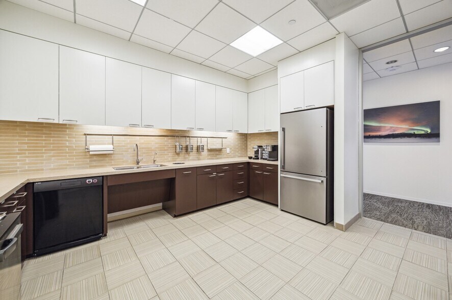 More Photos Of 1800 Post Oak Blvd, Houston Office For Lease