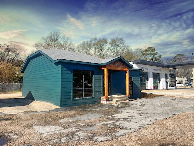 More Photos Of 3211 Texas Blvd, Texarkana Showroom For Sale