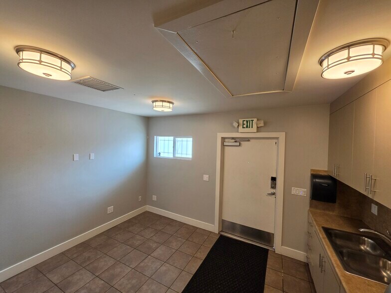 More Photos Of 11654 W Pico Blvd, Los Angeles Office For Lease