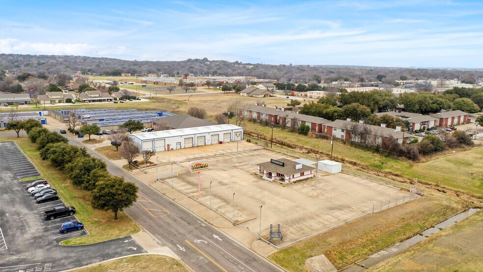 More Photos Of 240 Exchange St, Burleson Auto Dealership For Sale