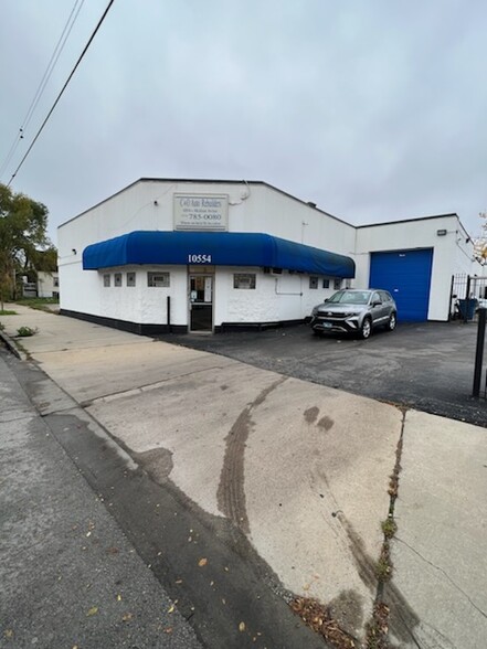 Primary Photo Of 10543 S Michigan Ave, Chicago Auto Repair For Sale