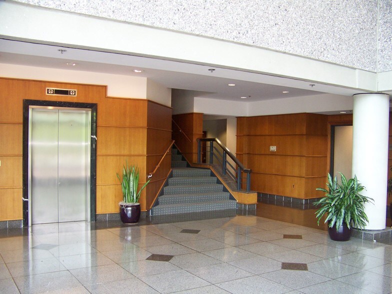 More Photos Of 2 Walnut Grove Dr, Horsham Township Office For Sale