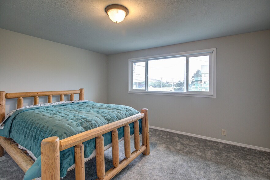 More Photos Of 798 Ocean Shores Blvd NW, Ocean Shores Bar For Sale