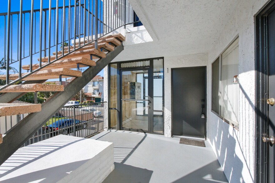 More Photos Of 14110 Yukon Ave, Hawthorne Apartments For Sale