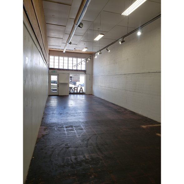 More Photos Of 1215 Sam Houston Ave, Huntsville Storefront Retail Office For Lease