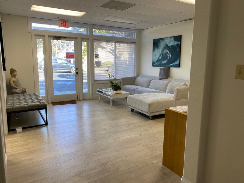 More Photos Of 2488 Newport Blvd, Costa Mesa Office For Lease