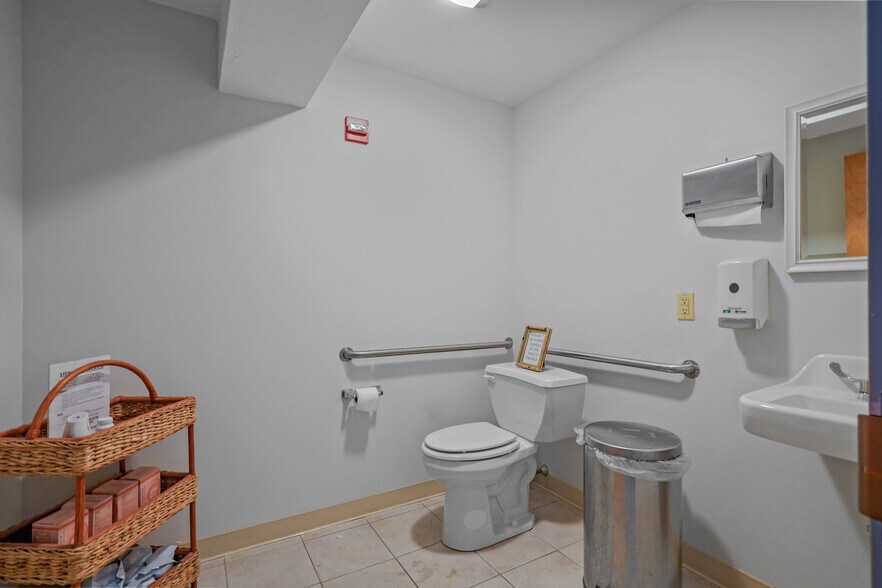 More Photos Of 100 Smithfield Ave, Pawtucket Medical For Sale