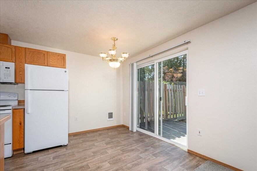 More Photos Of 4038-4048 SE Powell Valley Rd, Gresham Specialty For Sale